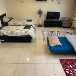 https://studio-flat-gants-hill.brighton-hotels-england.com